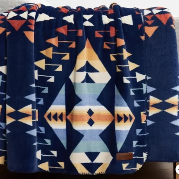Pendleton Ultra Soft Throw, Big Thunder Print - Picture 2 of 5
